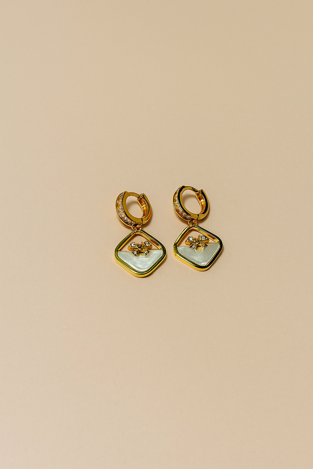 Minimalist Pearl Stud Earrings with Gold Accent – Daily Wear Jewelry