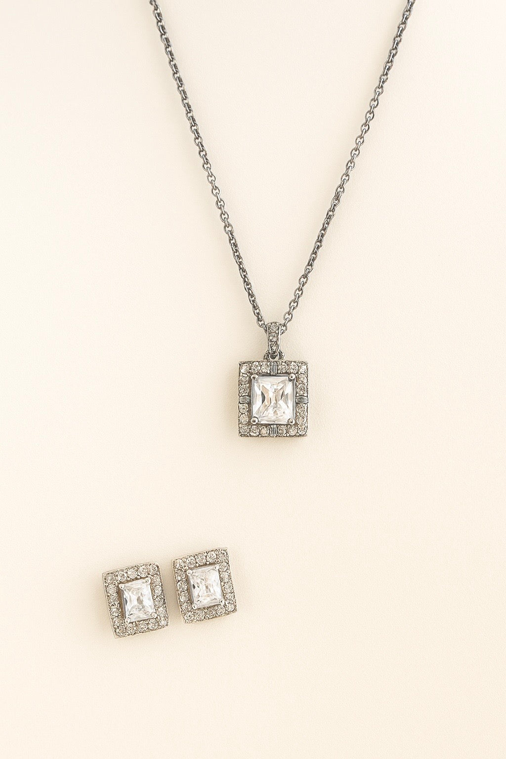 Elegant White Crystal Pendant Tops Set – Women’s Party Jewelry